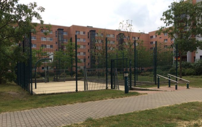 Spielplatz Schönburger Straße in Berlin Hellersdorf - Bolzplatz