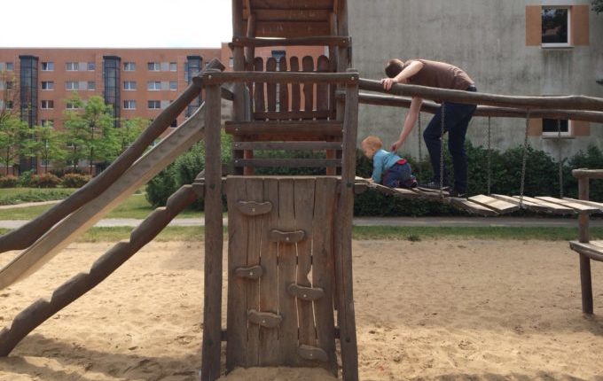 Spielplatz Schönburger Straße in Berlin Hellersdorf - Kletterwand