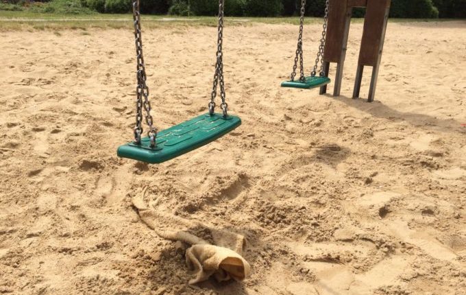 Spielplatz Schönburger Straße in Berlin Hellersdorf - Schaukeln