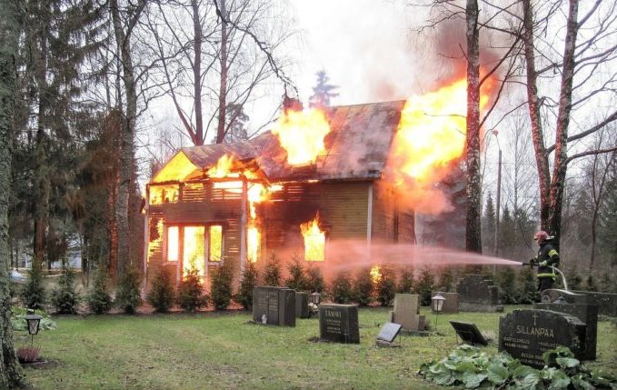 Babyschwimmen - 8. Tag - Feuerwehr löscht brennendes Haus